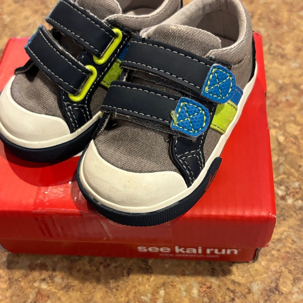 See Kai Run Russel Gray/Navy Kids Sneakers with Lime Accents 4 NWT